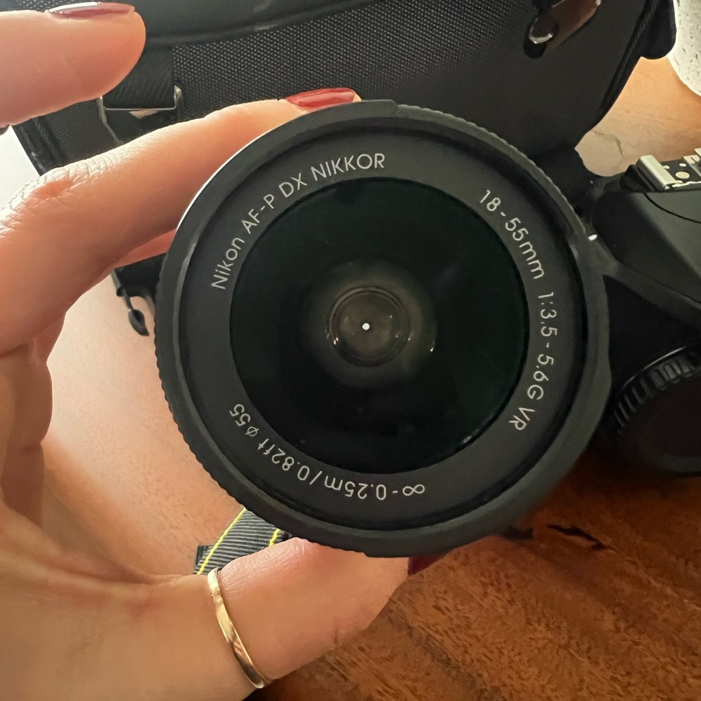 Nikon D3400 Digital SLR Camera Kit with Bag - Picture 2 of 6